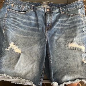 Torrid denim shorts 22w med blue wash GUC